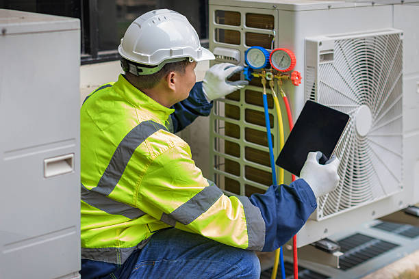 Professional Hvac technician working in Thorndale, PA